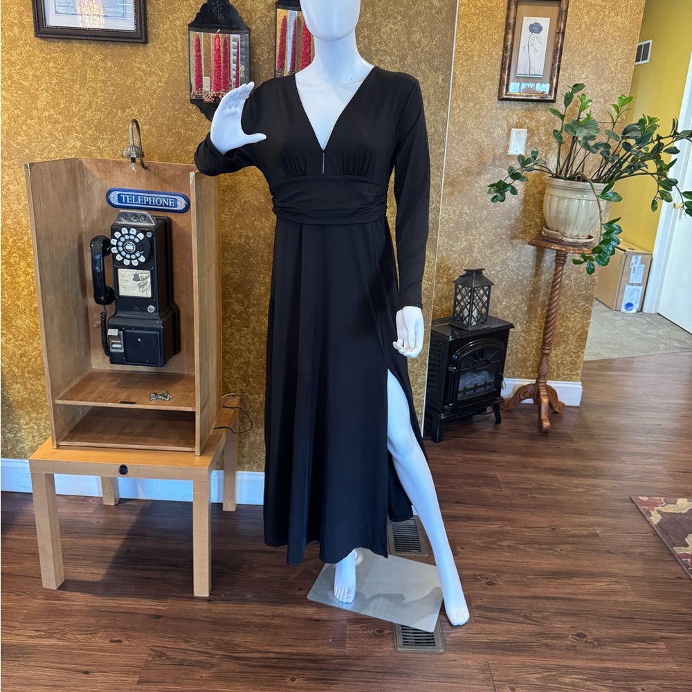 Chic Black Maxi Dress with Slit